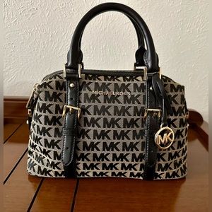 Like New Michael Kors Ginger Signature Small Satchel Bag w/Crossbody Strap